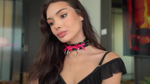 Snapshot of elisonnina chatting on 10/06/25, 04:43 Nina online show from 10/06/25, 04:43