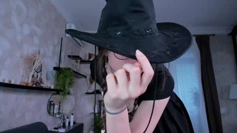 Elis online show from 04/17/26, 08:06