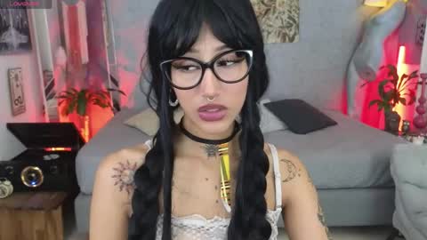 Snapshot of elissecinnamon_ chatting on 05/24/26, 10:04 Elissecinnamon online show from 05/24/26, 10:04