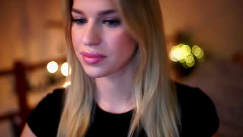 Snapshot of elister_alison chatting on 10/01/25, 11:38 Sunflower  online show from 10/01/25, 11:38