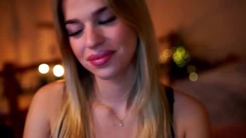 Snapshot of elister_alison chatting on 10/15/25, 09:09 Sunflower  online show from 10/15/25, 09:09