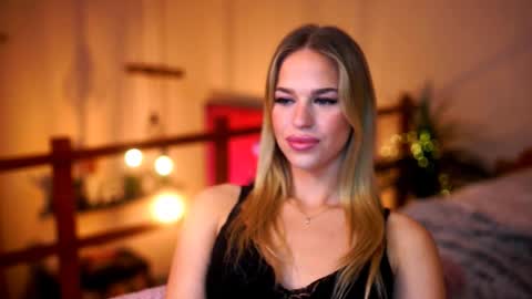 Snapshot of elister_alison chatting on 10/30/25, 07:14 Sunflower  online show from 10/30/25, 07:14