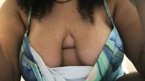 Snapshot of eliterd chatting on 10/05/25, 07:01 eliterd online show from 10/05/25, 07:01