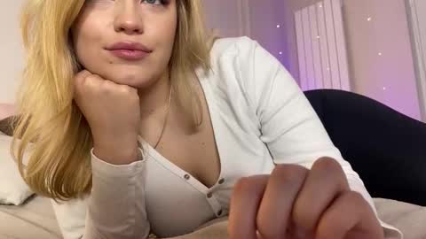 Stephanie online show from 12/20/25, 06:59