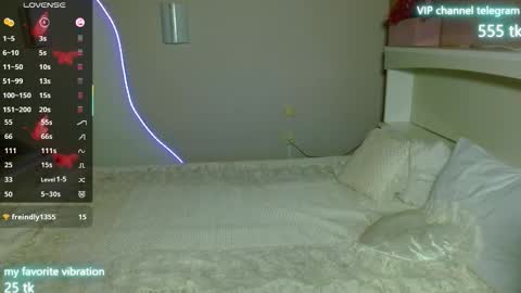 Snapshot of eliz_v_ta chatting on 10/01/25, 11:11 Eliz online show from 10/01/25, 11:11
