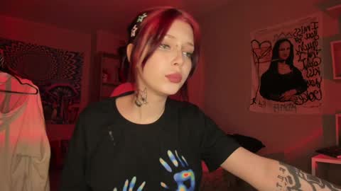 Snapshot of eliza_sadcat chatting on 01/20/25, 06:53 Elizabeth online show from 01/20/25, 06:53