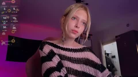 Snapshot of eliza_sadcat chatting on 10/14/25, 08:42 Elizabeth online show from 10/14/25, 08:42