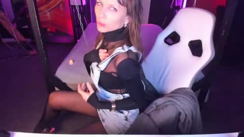 Elizabethangel online show from 02/18/25, 10:38