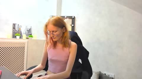 Snapshot of elizabeth_harpper chatting on 02/10/25, 02:05 Elizabeth online show from 02/10/25, 02:05