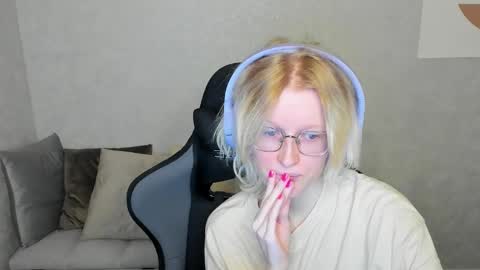 Snapshot of elizabeth_harpper chatting on 09/27/25, 01:21 Elizabeth online show from 09/27/25, 01:21