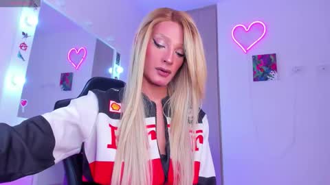 Snapshot of elizabeth_jones_01 chatting on 09/08/25, 09:03 Eli  online show from 09/08/25, 09:03