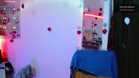 Snapshot of elizabeth_martinez98 chatting on 02/25/25, 10:07 Elizabeth Martinez online show from 02/25/25, 10:07