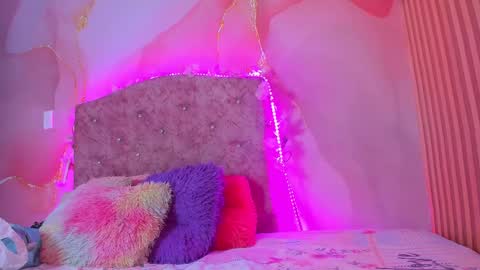 Snapshot of elizabeth_roman chatting on 02/19/25, 03:06 Montserrath online show from 02/19/25, 03:06
