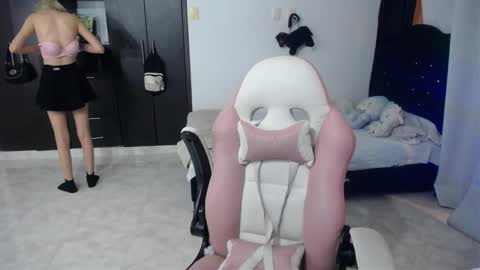  Elizabeth  online show from 11/08/25, 02:01