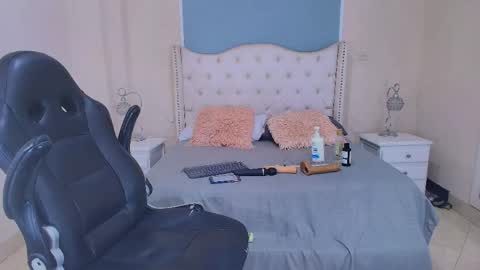 Snapshot of elizabeth_santos1 chatting on 05/15/26, 11:45 Elizabeth online show from 05/15/26, 11:45