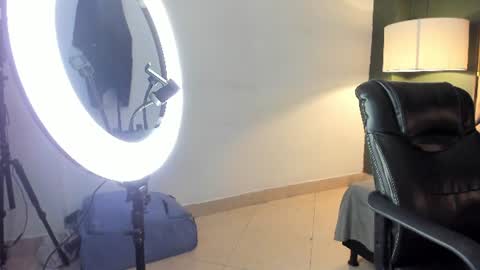 Snapshot of elizabeth_santos1 chatting on 07/04/26, 11:27 Elizabeth online show from 07/04/26, 11:27