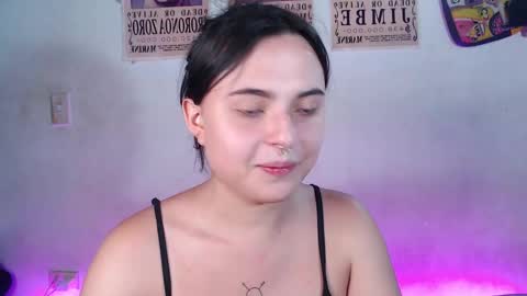 Snapshot of elizabeth_taylorxxx chatting on 02/14/25, 01:23 Elizabeth Taylor online show from 02/14/25, 01:23