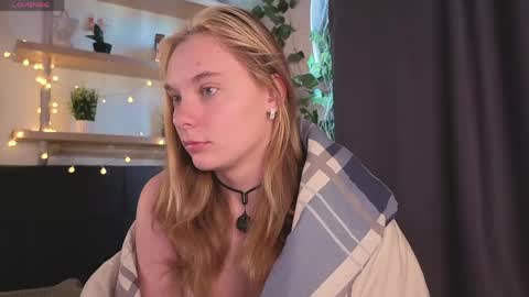 Snapshot of elizabethandersen chatting on 05/17/26, 01:03 Elizabeth online show from 05/17/26, 01:03
