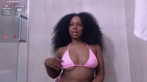 Snapshot of elizabethbell_ chatting on 10/19/25, 03:29 Elizabeth online show from 10/19/25, 03:29