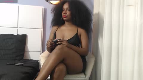 Snapshot of elizabethbell_ chatting on 11/06/25, 08:04 Elizabeth online show from 11/06/25, 08:04