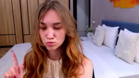 Elizabeth online show from 03/19/26, 04:22