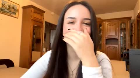 Mia online show from 11/28/25, 09:23