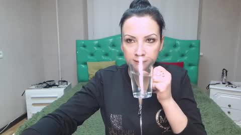 Snapshot of elizabethsho chatting on 01/26/25, 01:52 ElizabethSho online show from 01/26/25, 01:52