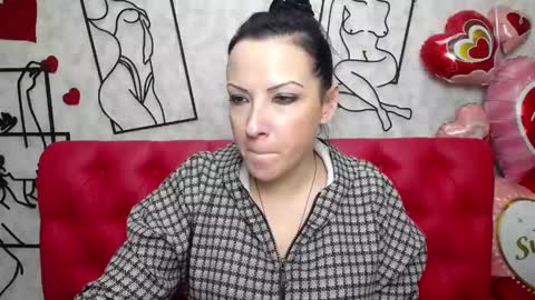 Snapshot of elizabethsho chatting on 03/11/25, 12:22 ElizabethSho online show from 03/11/25, 12:22