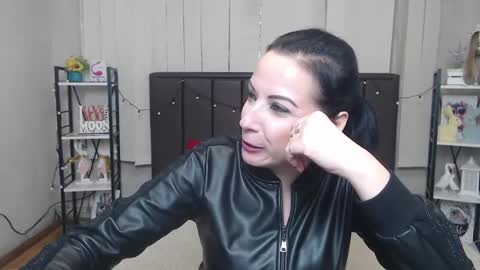 Snapshot of elizabethsho chatting on 09/19/25, 05:02 ElizabethSho online show from 09/19/25, 05:02