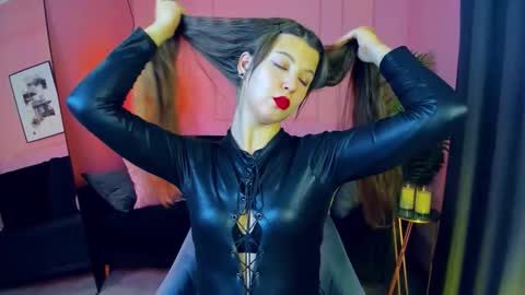 Eliza online show from 10/09/25, 01:20