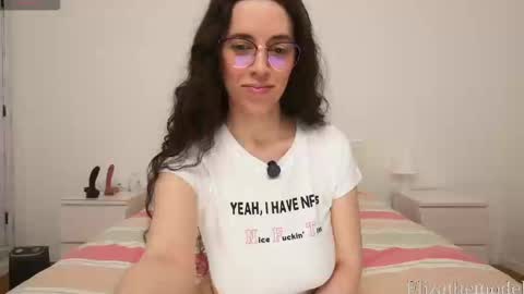 Snapshot of elizathemodel chatting on 02/20/25, 03:52 Eliza  online show from 02/20/25, 03:52