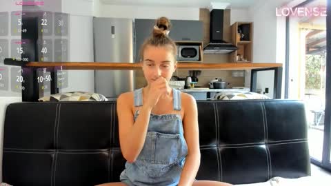 Eliz                               online show from 11/25/25, 09:09