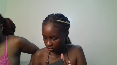 Snapshot of ella8_ chatting on 06/25/26, 01:16 ella8_ online show from 06/25/26, 01:16