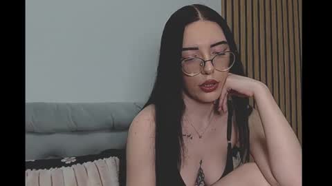 Chloe online show from 11/25/25, 10:32