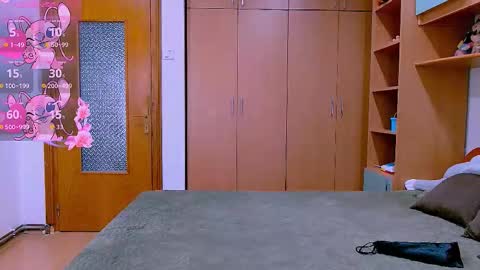 Snapshot of ella_diamonds chatting on 11/03/25, 06:47 Ella online show from 11/03/25, 06:47