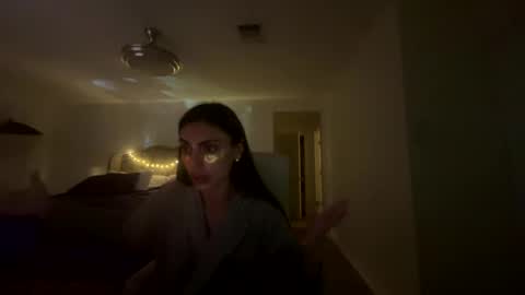 Snapshot of ella_ella_ella_ay chatting on 10/05/25, 01:15 ella_ella_ella_ay online show from 10/05/25, 01:15