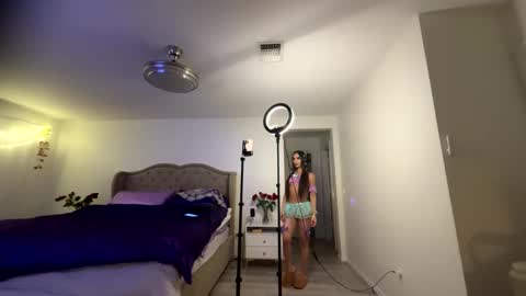 Snapshot of ella_ella_ella_ay chatting on 10/24/25, 02:41 ella_ella_ella_ay online show from 10/24/25, 02:41