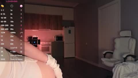 Lee online show from 09/15/25, 02:44