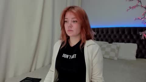 Ella Mayers online show from 09/22/25, 12:18