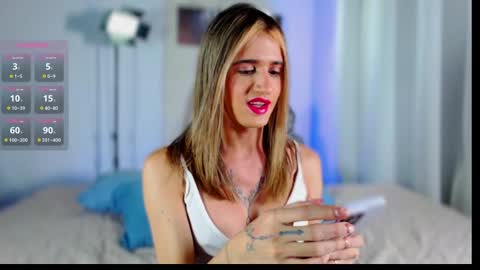 Snapshot of ella_mon chatting on 09/27/25, 09:09 ella_mon online show from 09/27/25, 09:09