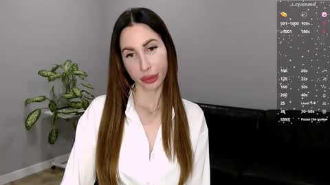 Ella online show from 11/11/25, 09:31