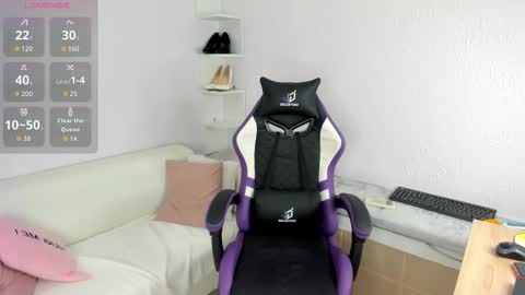 Ella online show from 09/17/25, 01:29