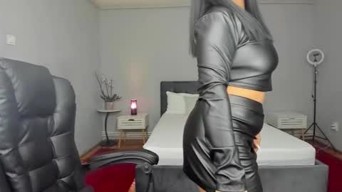 Ella online show from 11/03/25, 05:25