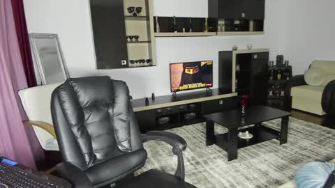 Ella online show from 04/07/26, 08:31