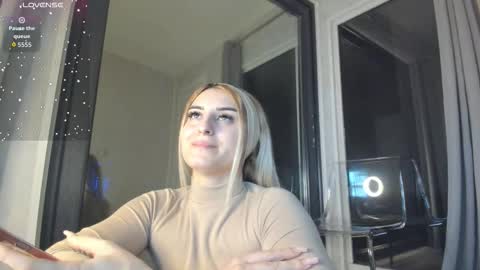 ella_vee online show from 11/08/25, 04:12