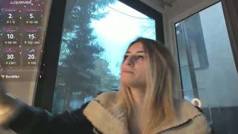 ella_vee online show from 11/16/25, 06:08