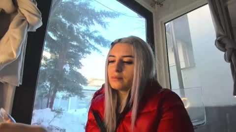 ella_vee online show from 02/19/26, 07:15