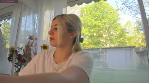 ella_vee online show from 04/24/26, 05:54
