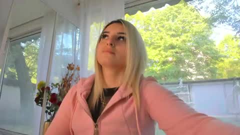 ella_vee online show from 05/04/26, 05:03