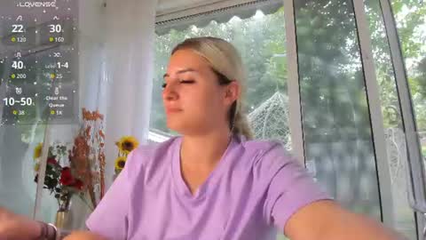 Snapshot of ella_vee chatting on 06/23/26, 06:00 ella_vee online show from 06/23/26, 06:00